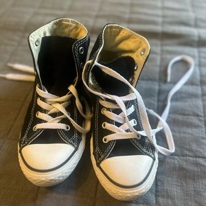 Kids converse- like new!
